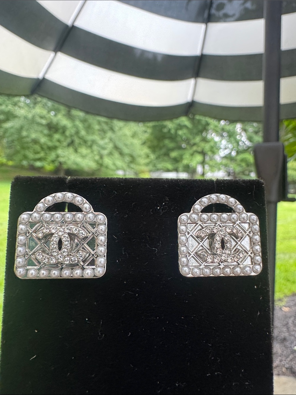 Earrings  Pearl & Crystal Handbag Stud Earrings - Silver tone